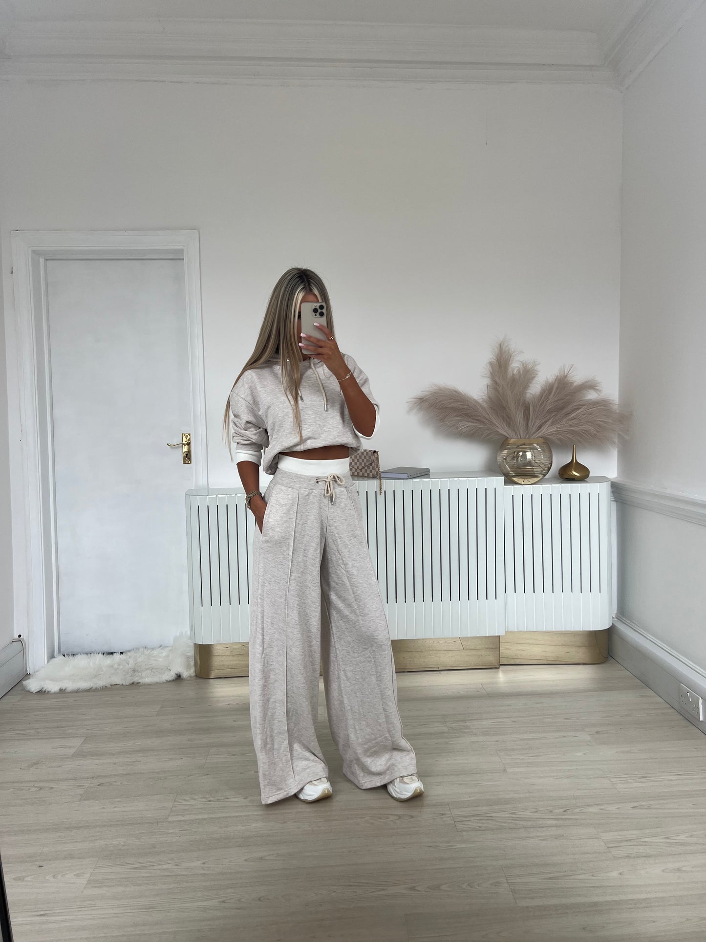 Two piece set - beige & white